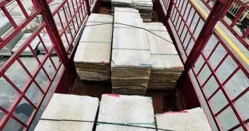 荆州 黄金麻花岗岩荔枝面，光面毛板装车完成