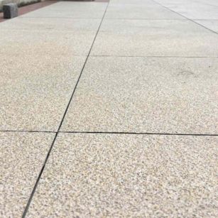 荆州 黄金麻花岗岩石板材荔枝面地面铺装效果