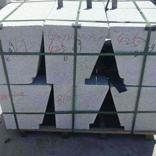 荆州 芝麻白异形坐凳，石凳