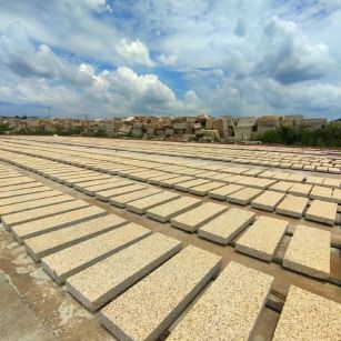 荆州 黄金麻花岗岩荔枝面地铺石防护中