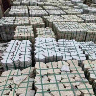 荆州 黄金麻白麻花岗岩荔枝面地铺石(冰裂纹)