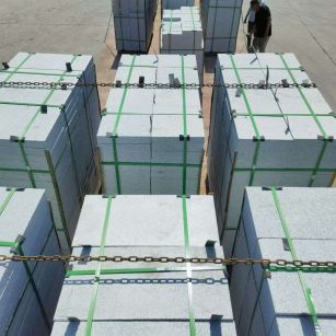 荆州 芝麻白花岗岩5公分地铺石 花岗岩厂家工厂装车日常