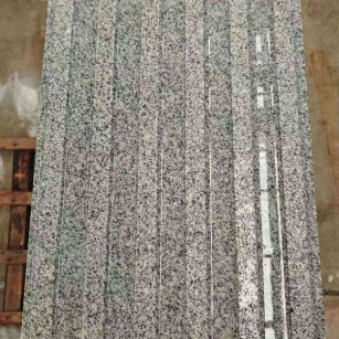 荆州 芝麻白花岗岩荔枝面雕刻盲道，盲条