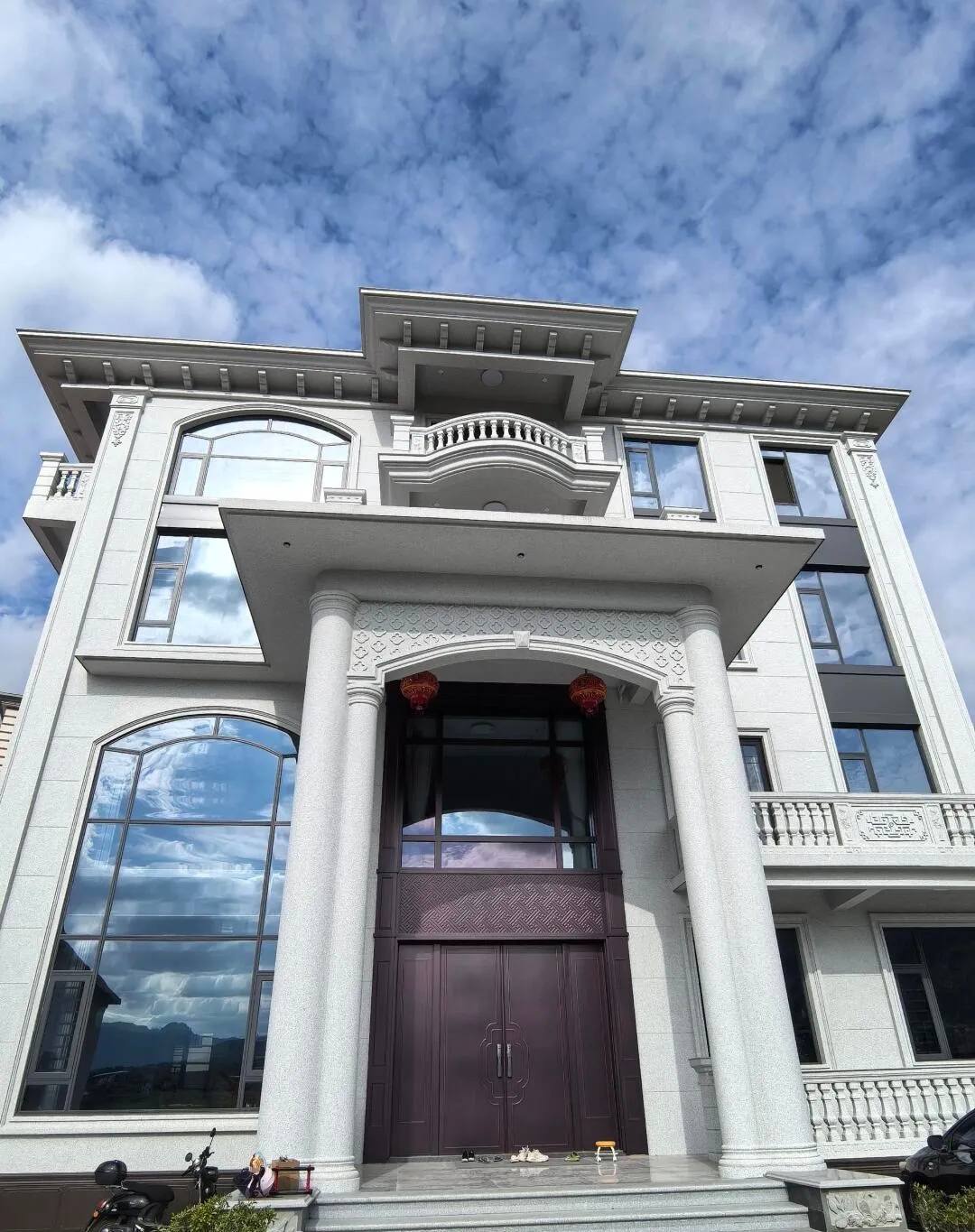 荆州白麻别墅外墙干挂石材效果示例