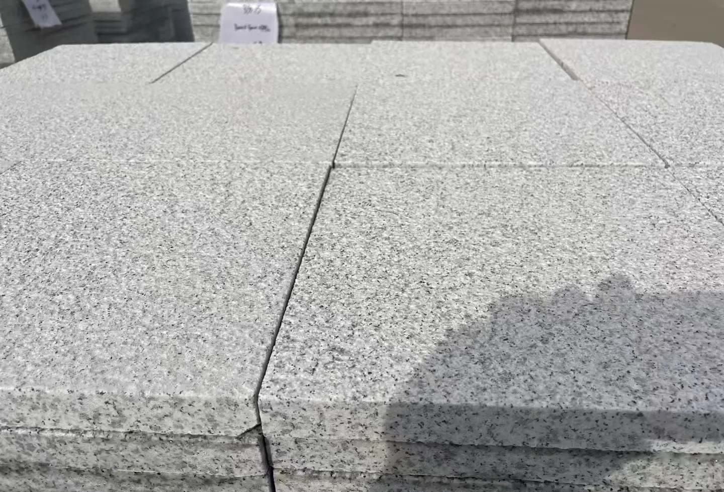 荆州 白麻花岗岩石材推荐 荔枝面地铺石