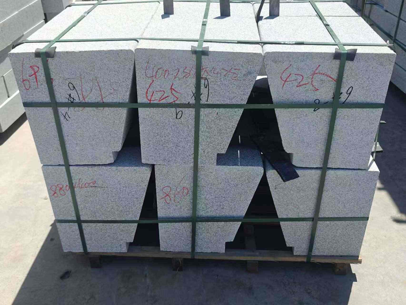 荆州 芝麻白异形坐凳，石凳