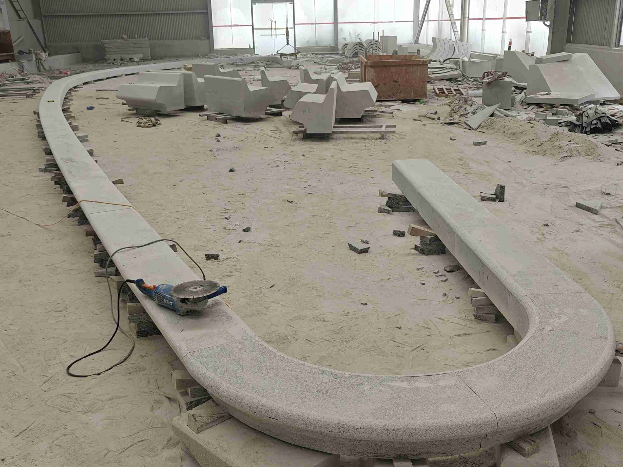 荆州 芝麻白花岗岩弧形花坛石，坐凳石