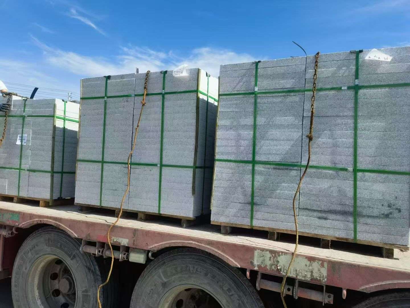 荆州 芝麻白花岗岩地铺石装车日常