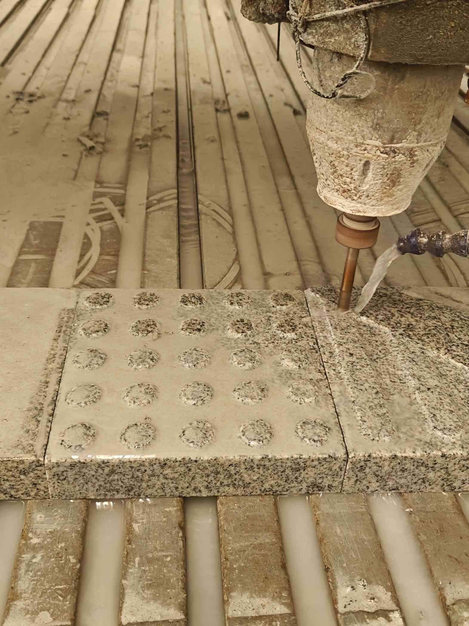 荆州 芝麻白花岗岩石材盲人石、盲道石、盲点石