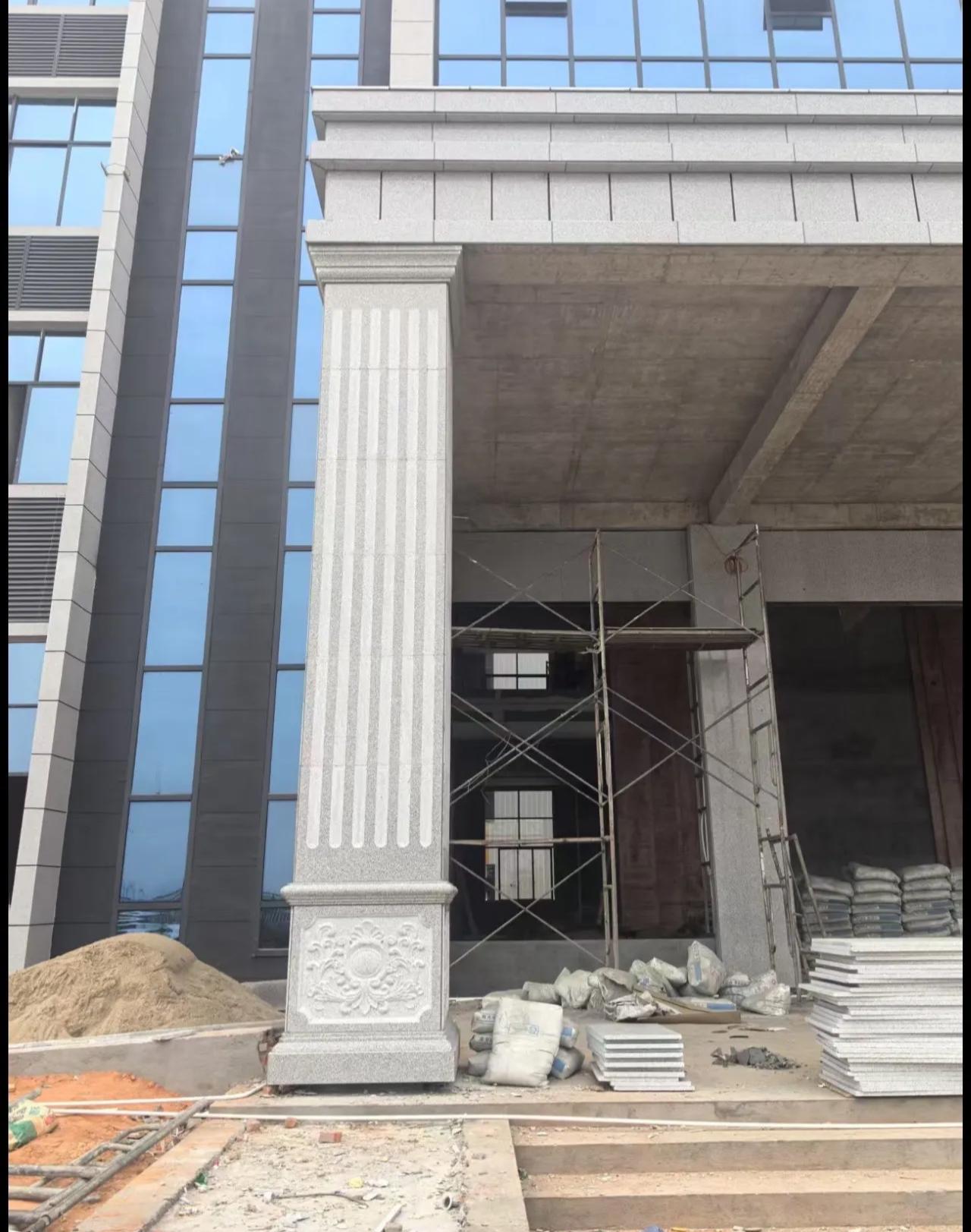 荆州 芝麻白光面花岗岩门楼大柱（罗马柱）配雕花底座