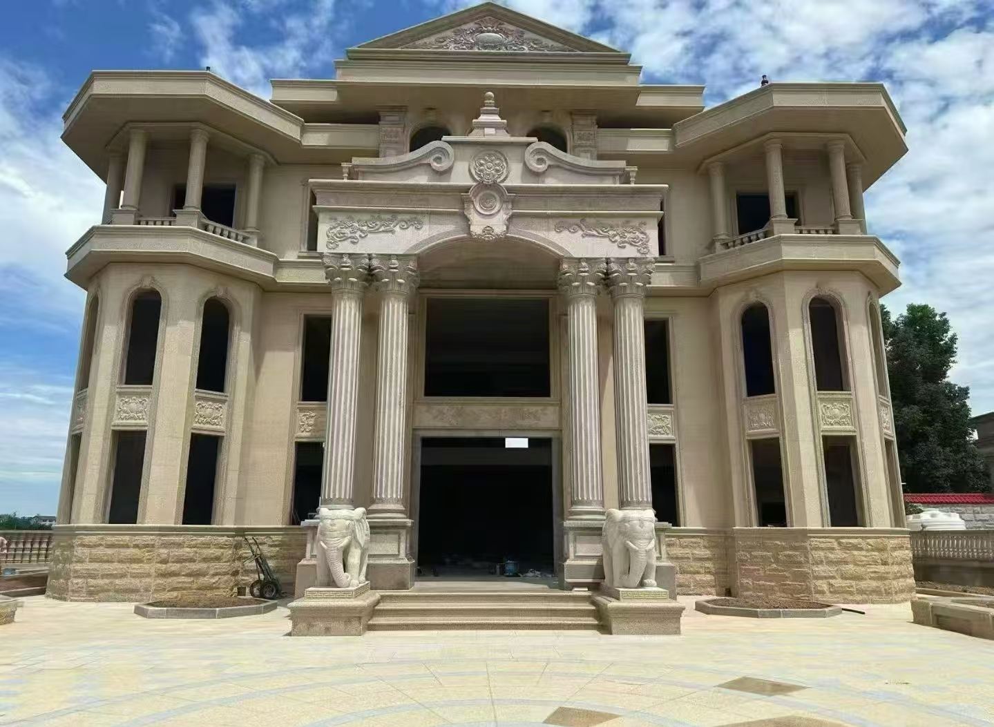 荆州 黄金麻别墅外墙干挂，大柱，大象，蘑菇石，雕花板