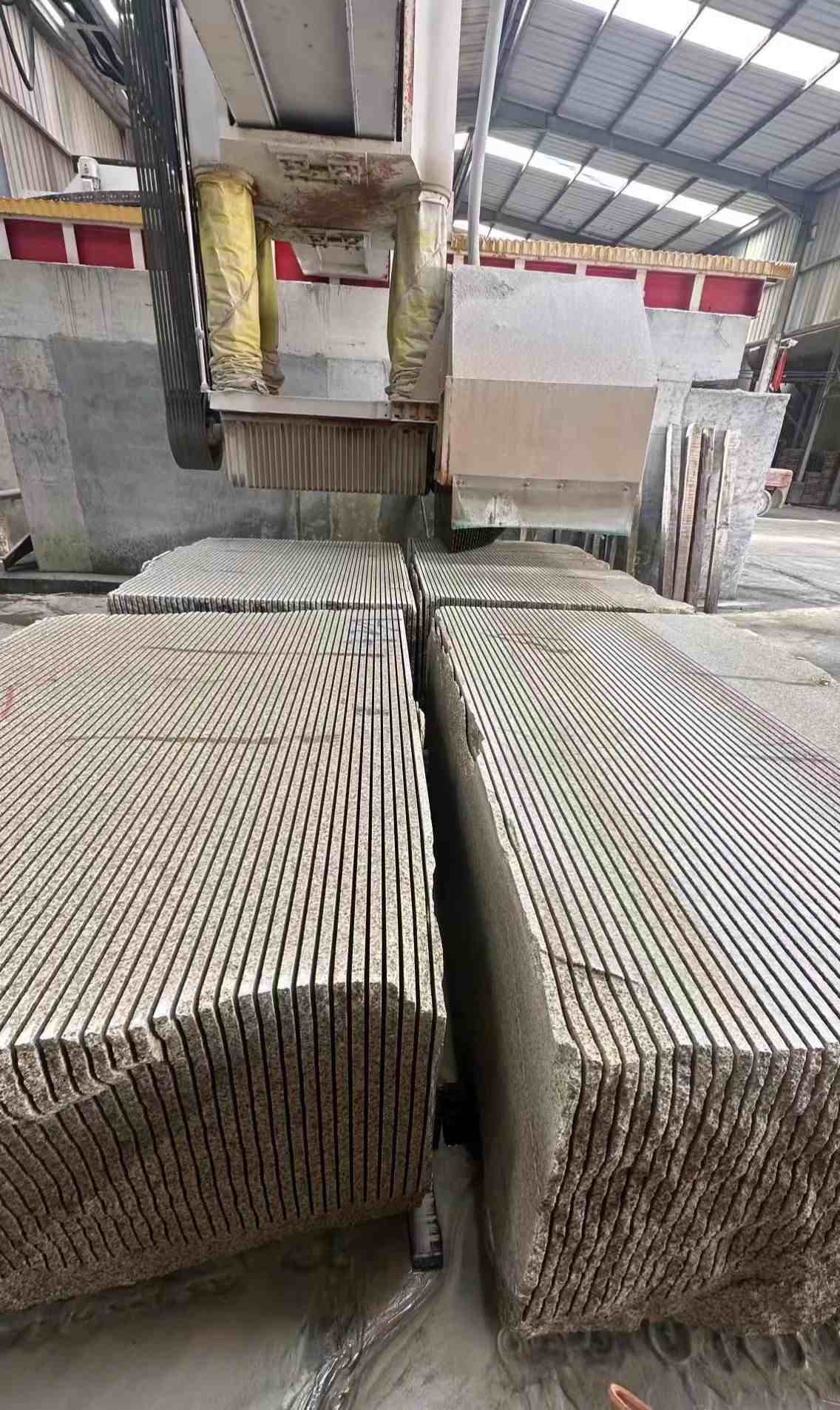 荆州 车间生产日常，黄金麻白麻花岗岩