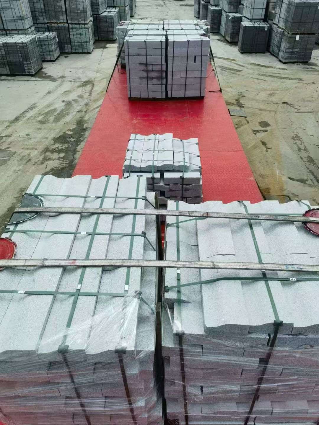 荆州 芝麻白仿形加直形路沿石出货日常