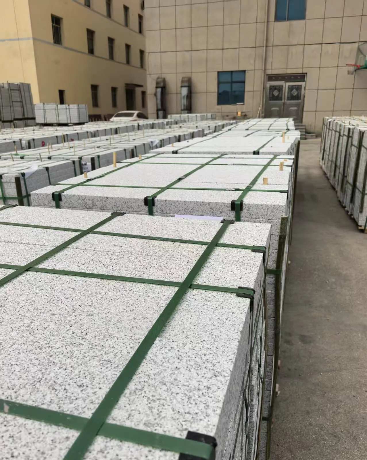 荆州 白麻花岗岩5.0公分荔枝面地铺石