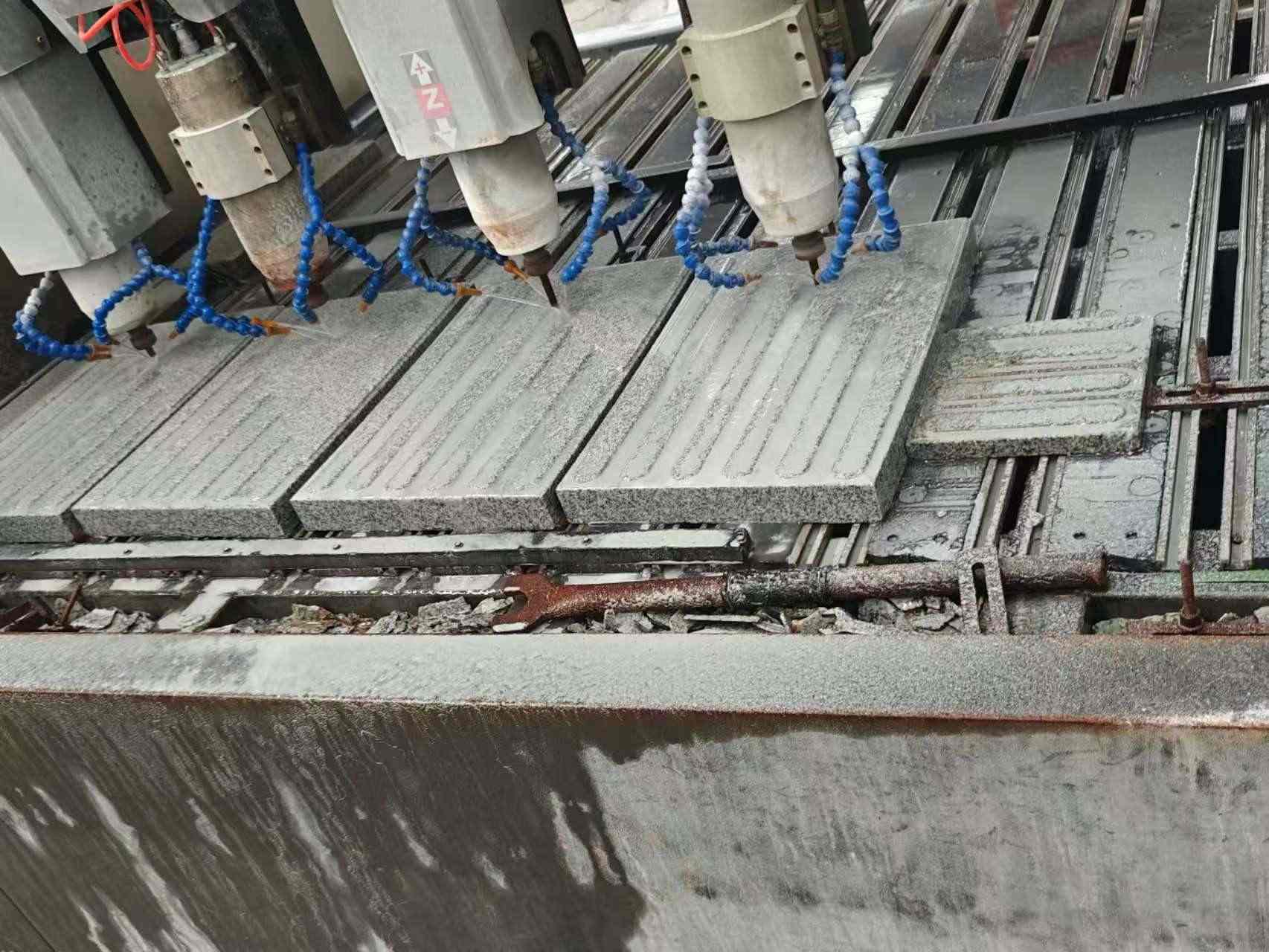 荆州 芝麻白花岗岩荔枝面盲道雕刻