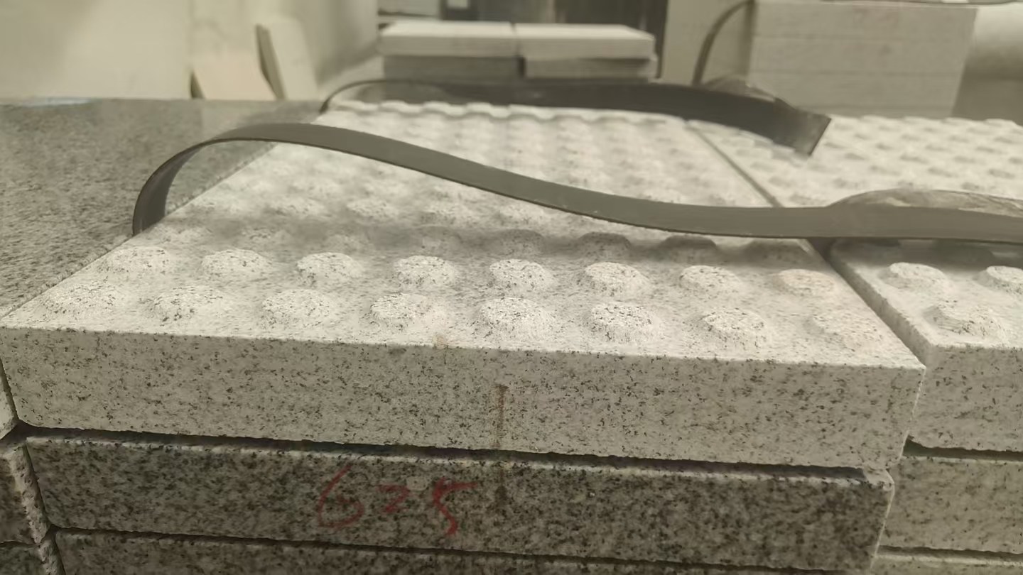 荆州 芝麻白花岗岩6.0公分荔枝面五轴加工雕刻盲点