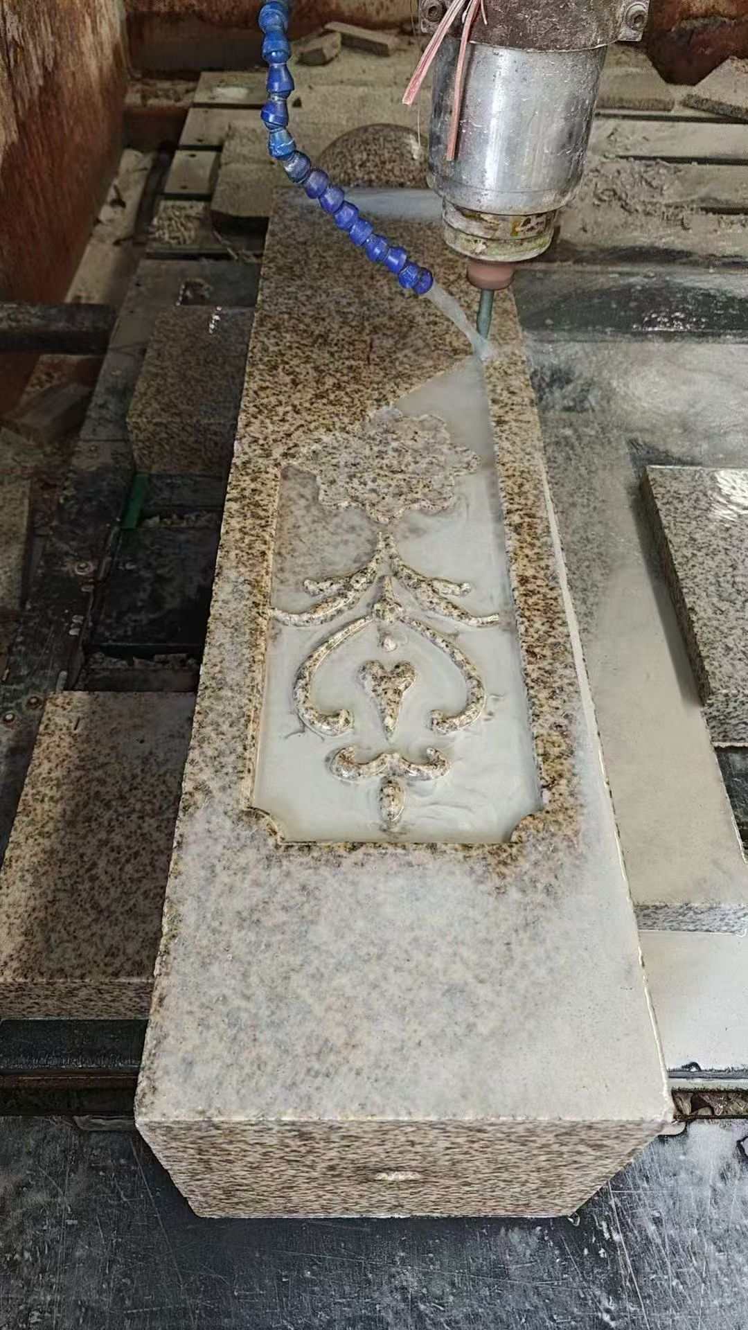 荆州 黄金麻花岗岩异形加工雕刻栏杆大柱