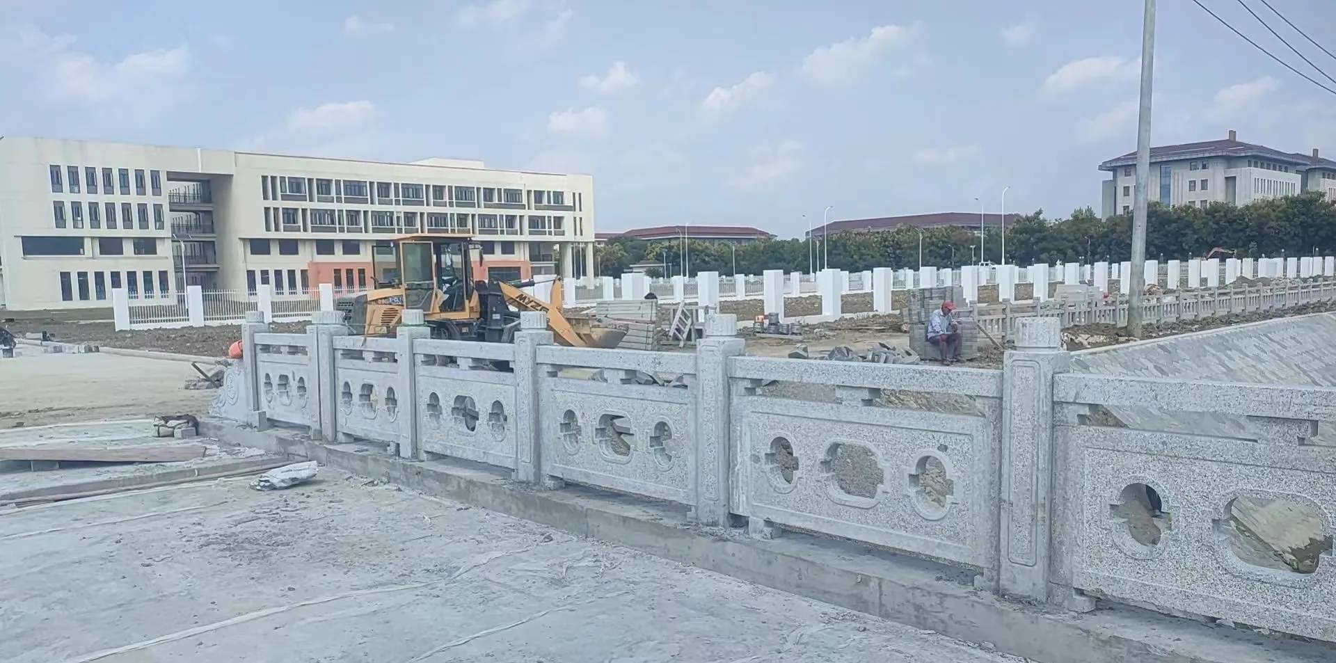 荆州 白麻花岗岩荔枝面河道栏杆