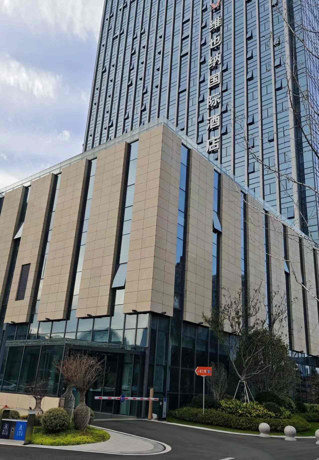 荆州 黄金麻花岗岩外墙干挂