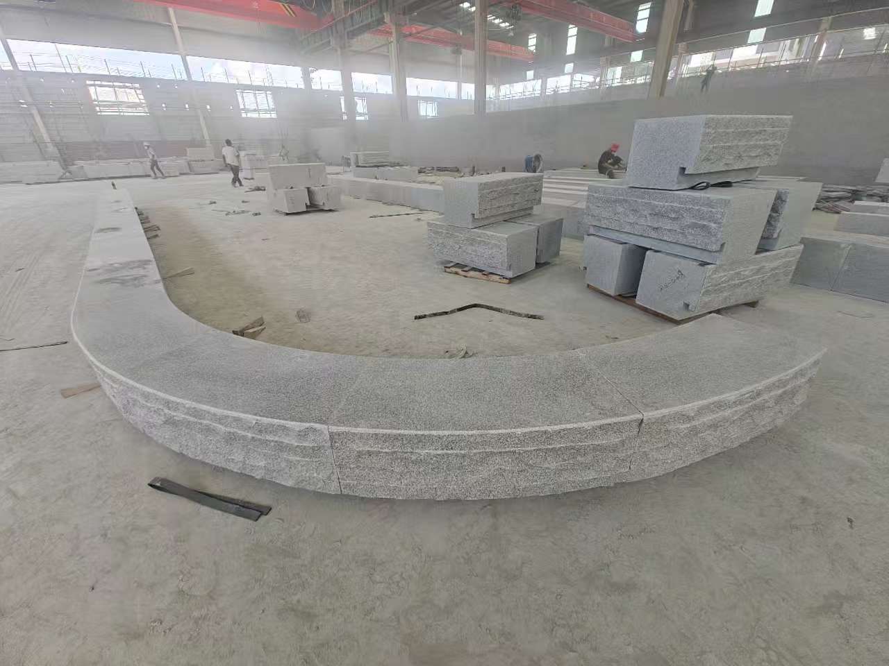 荆州 芝麻白异形坐凳，自然面光面弧形加工